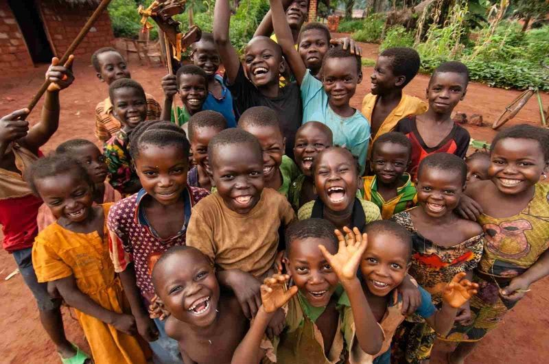 Enfants joyeux lors d'une descente caritative